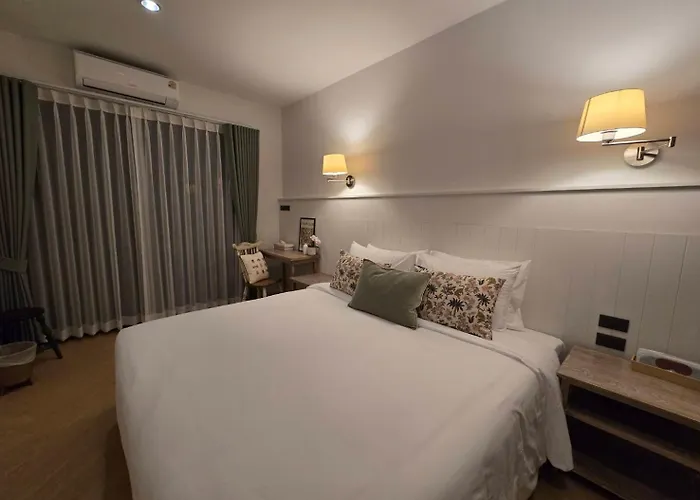 Drizzle Pool And Pillows * 曼谷