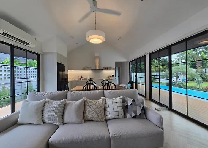 Drizzle Pool And Pillows 別墅 曼谷