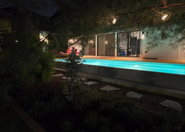 Drizzle Pool And Pillows 別墅 曼谷